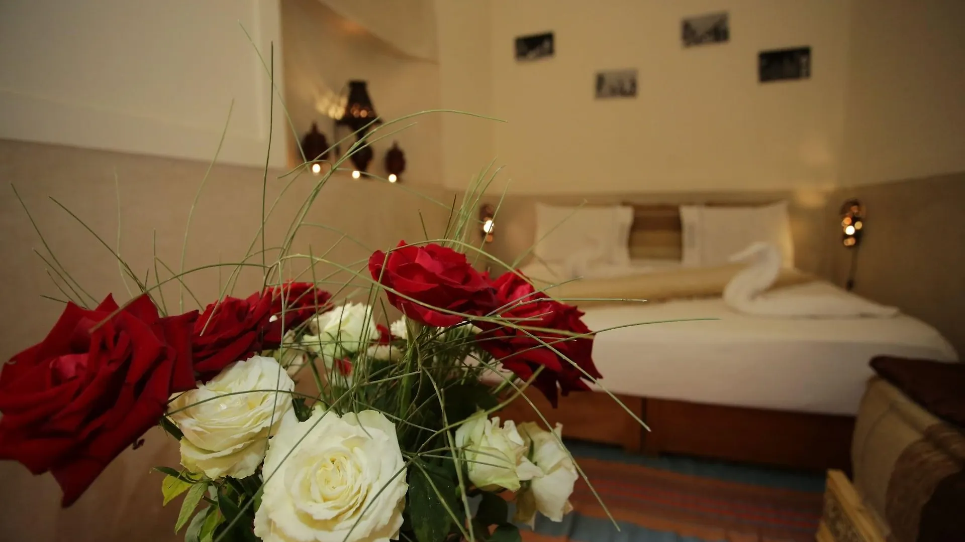 Riad White Flowers