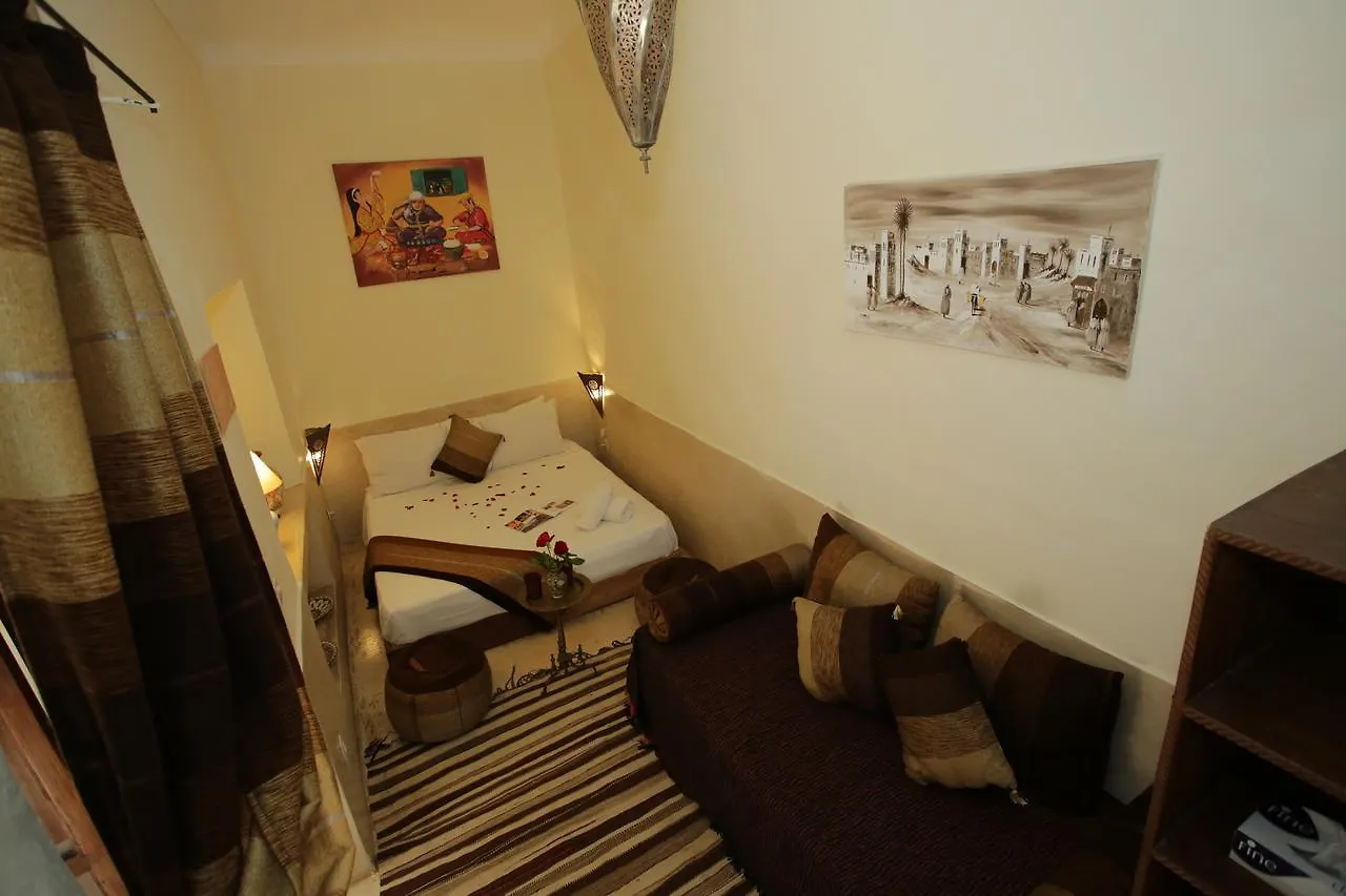 Riad White Flowers